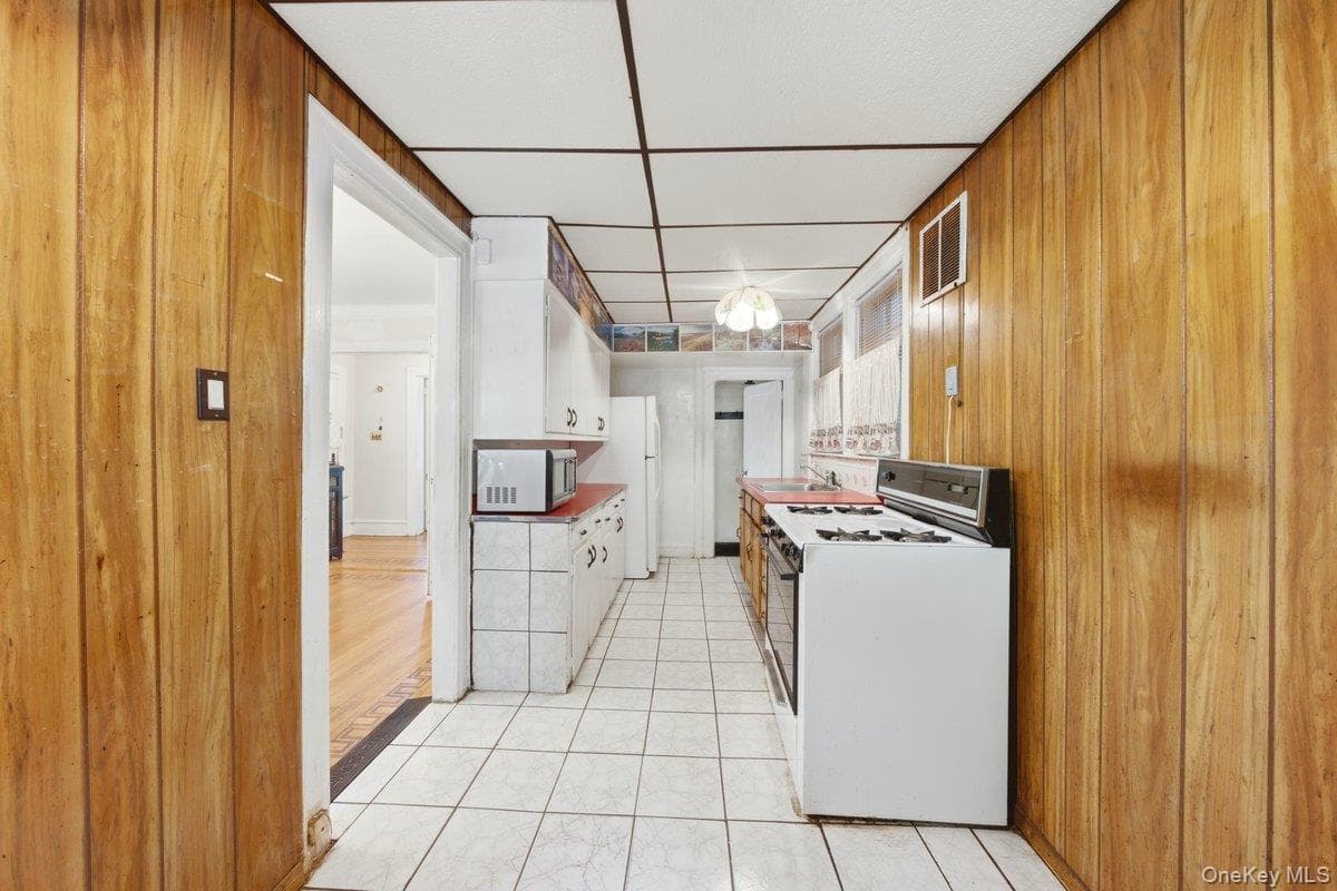 5633 Post Road thumbnail 5