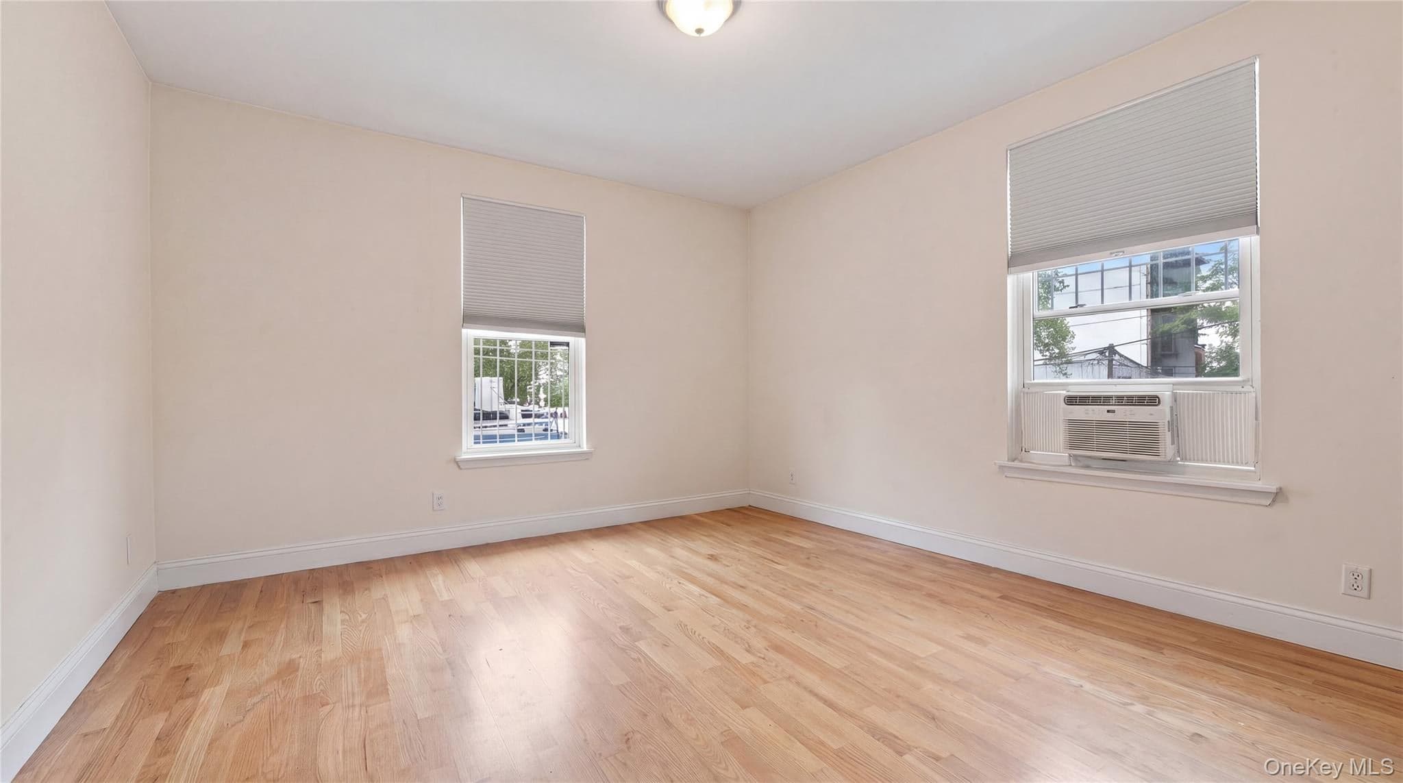 35-02 Ditmars Boulevard thumbnail 15