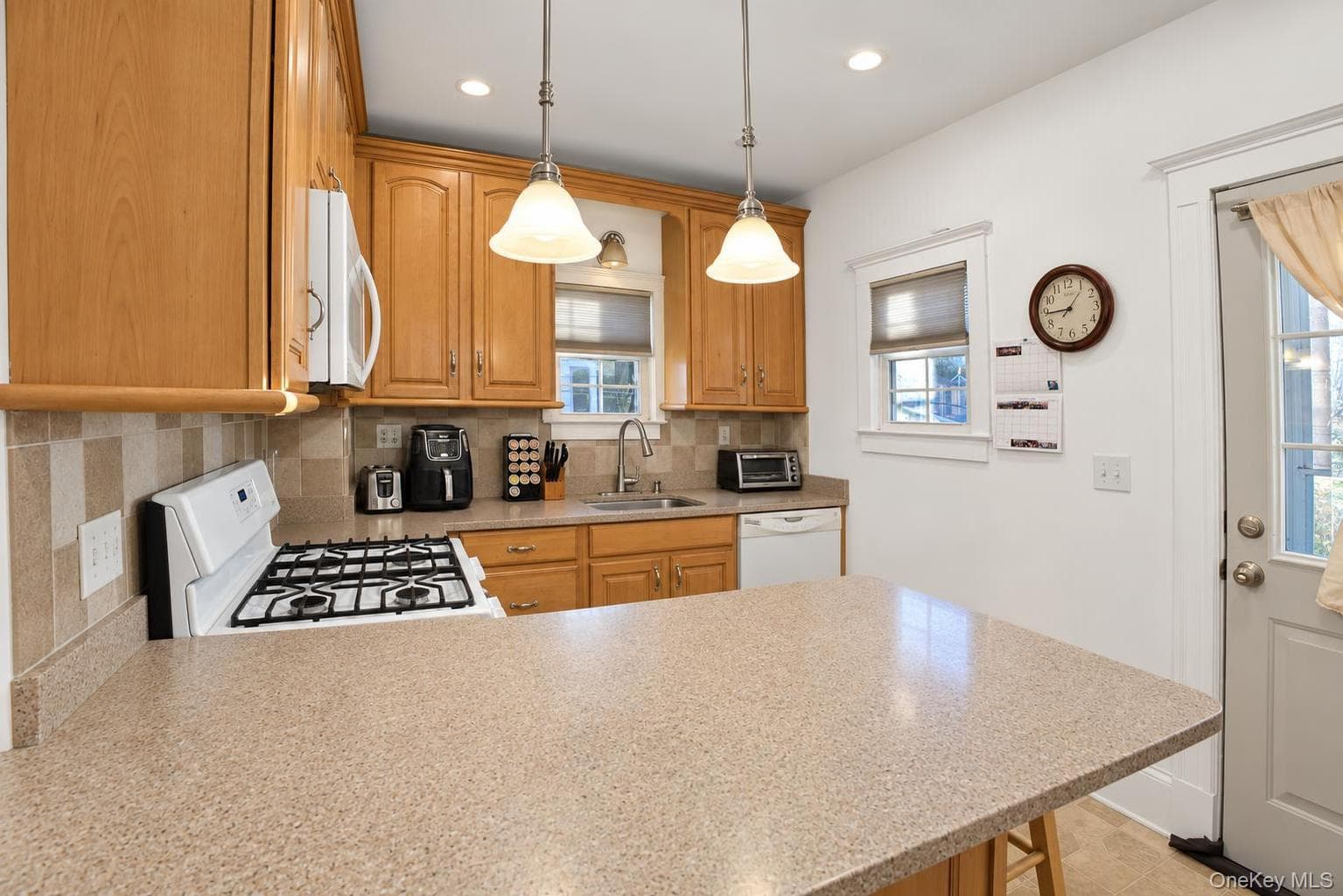 26 Oakwood Boulevard thumbnail 19
