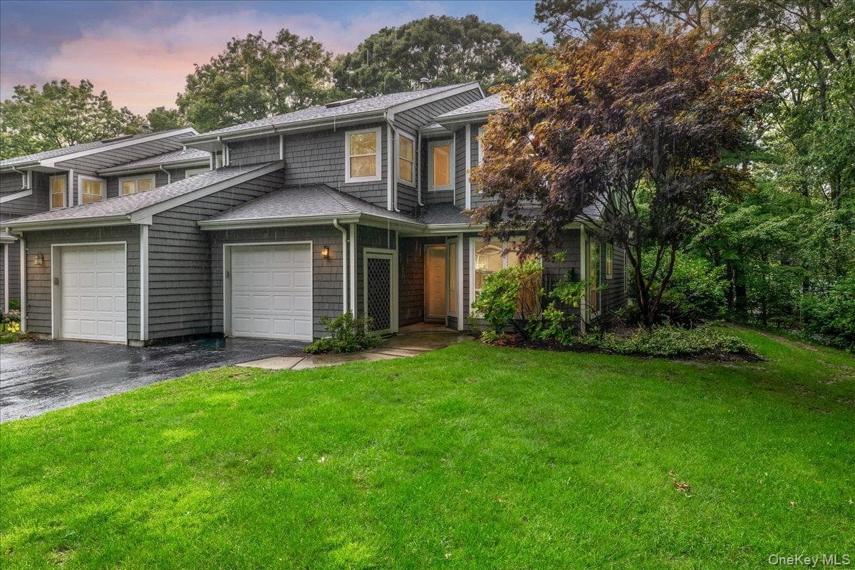 38 Larkspur Lane, Commack