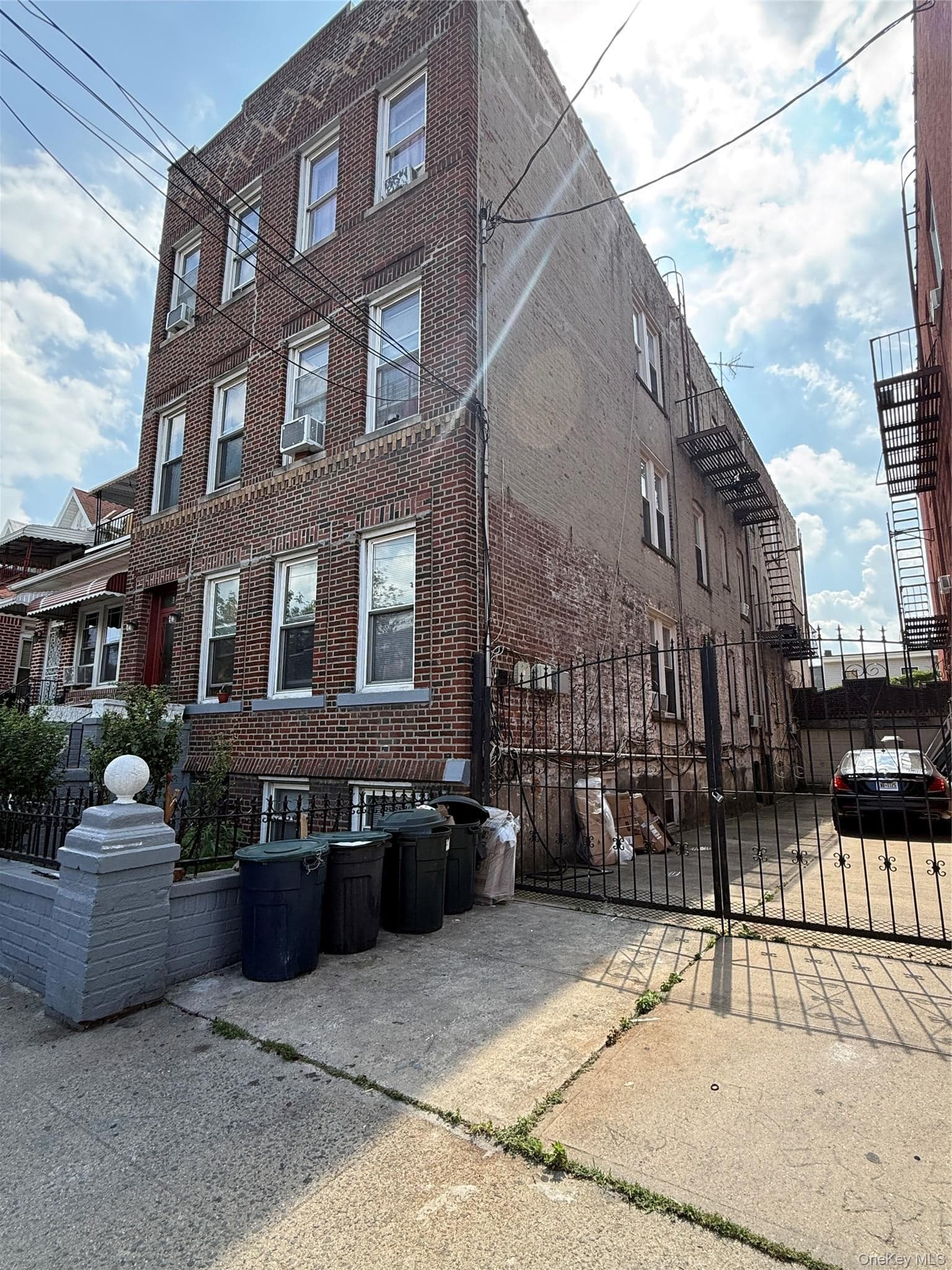 320 E 52nd Street photo 1