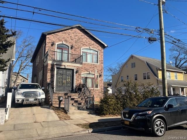 107 E Fairview Avenue, Valley Stream