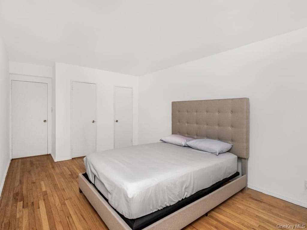 2736 Independence Avenue Unit: 2E thumbnail 2