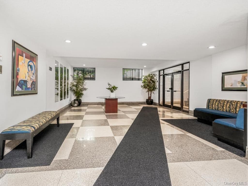 2736 Independence Avenue Unit: 2E thumbnail 10