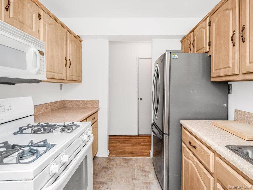 2736 Independence Avenue Unit: 2E thumbnail 7
