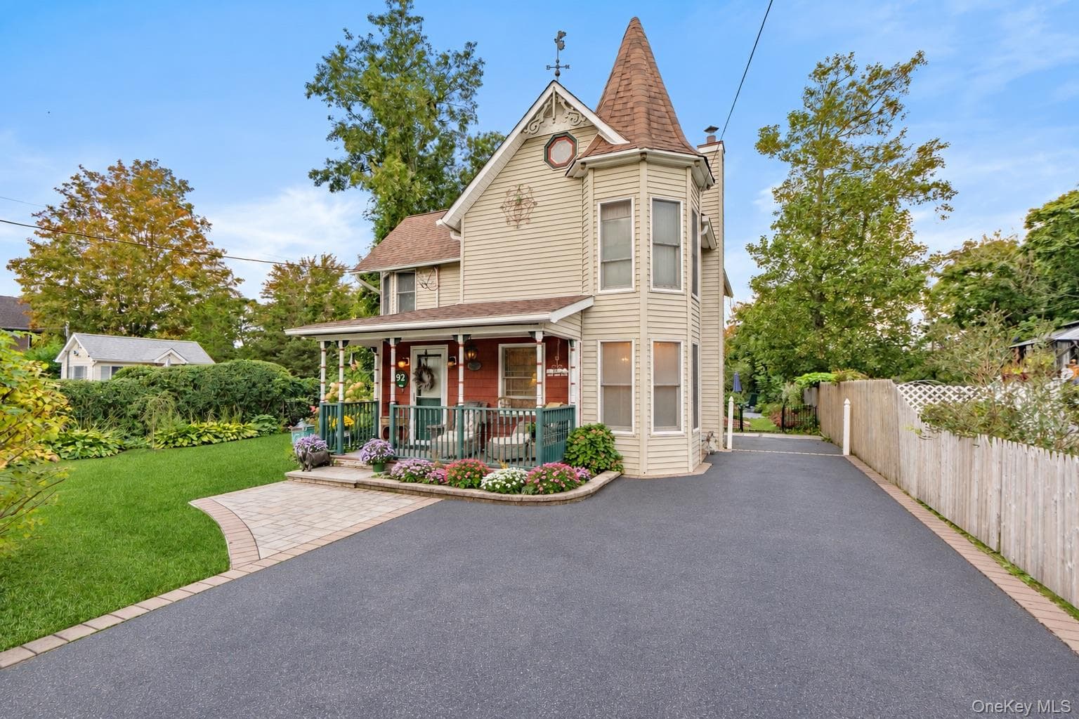 92 Jennings Avenue photo 1