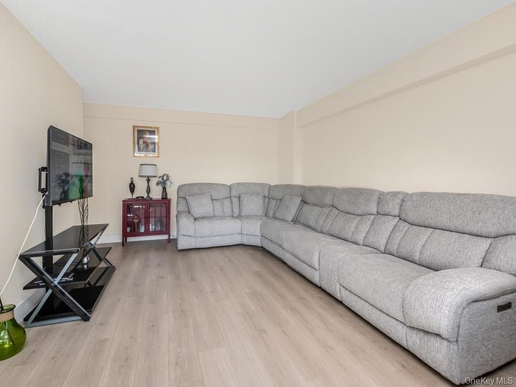 820 Boynton Avenue Unit: 7A thumbnail 3