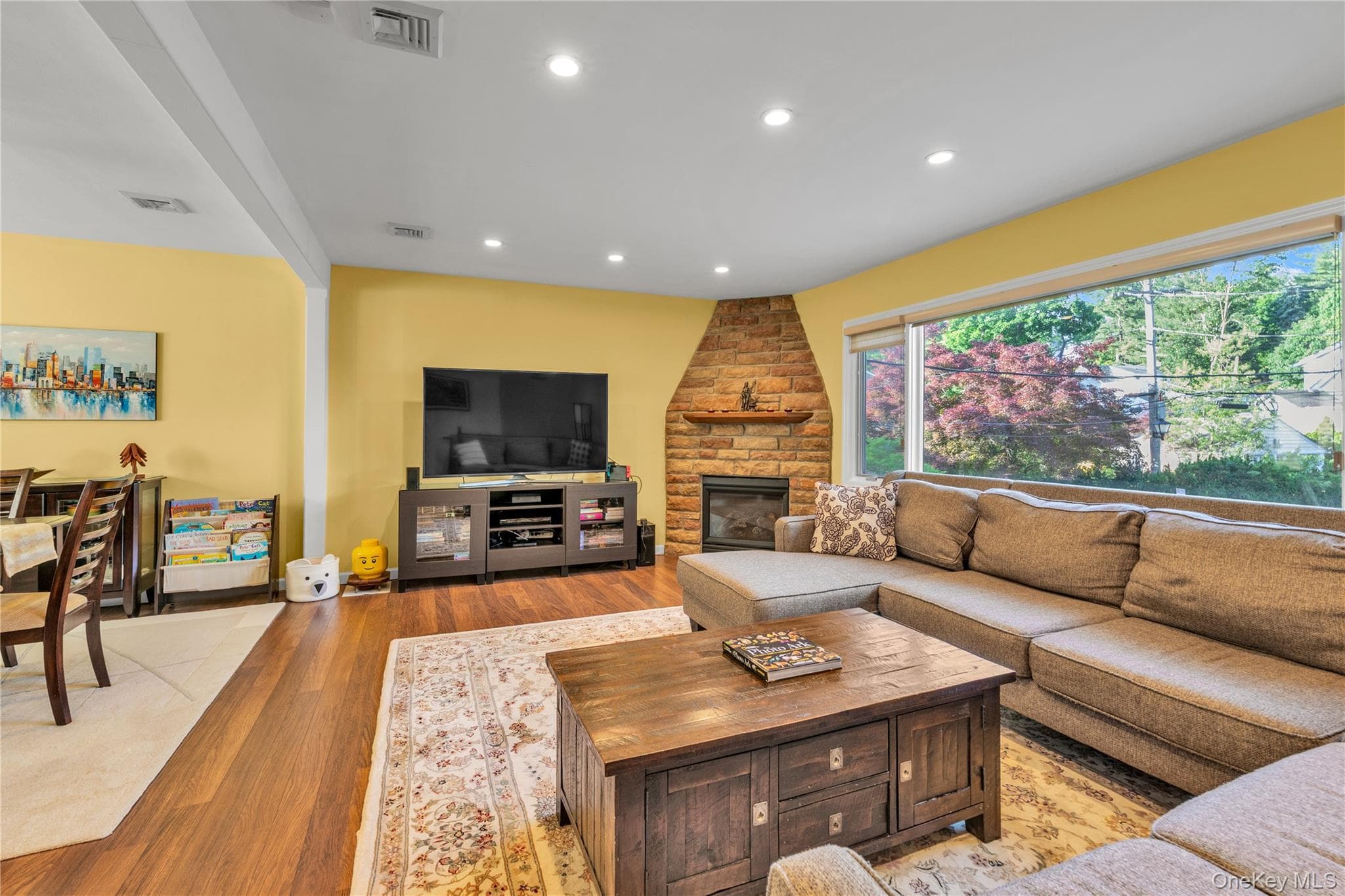 90 Virginia Drive thumbnail 4
