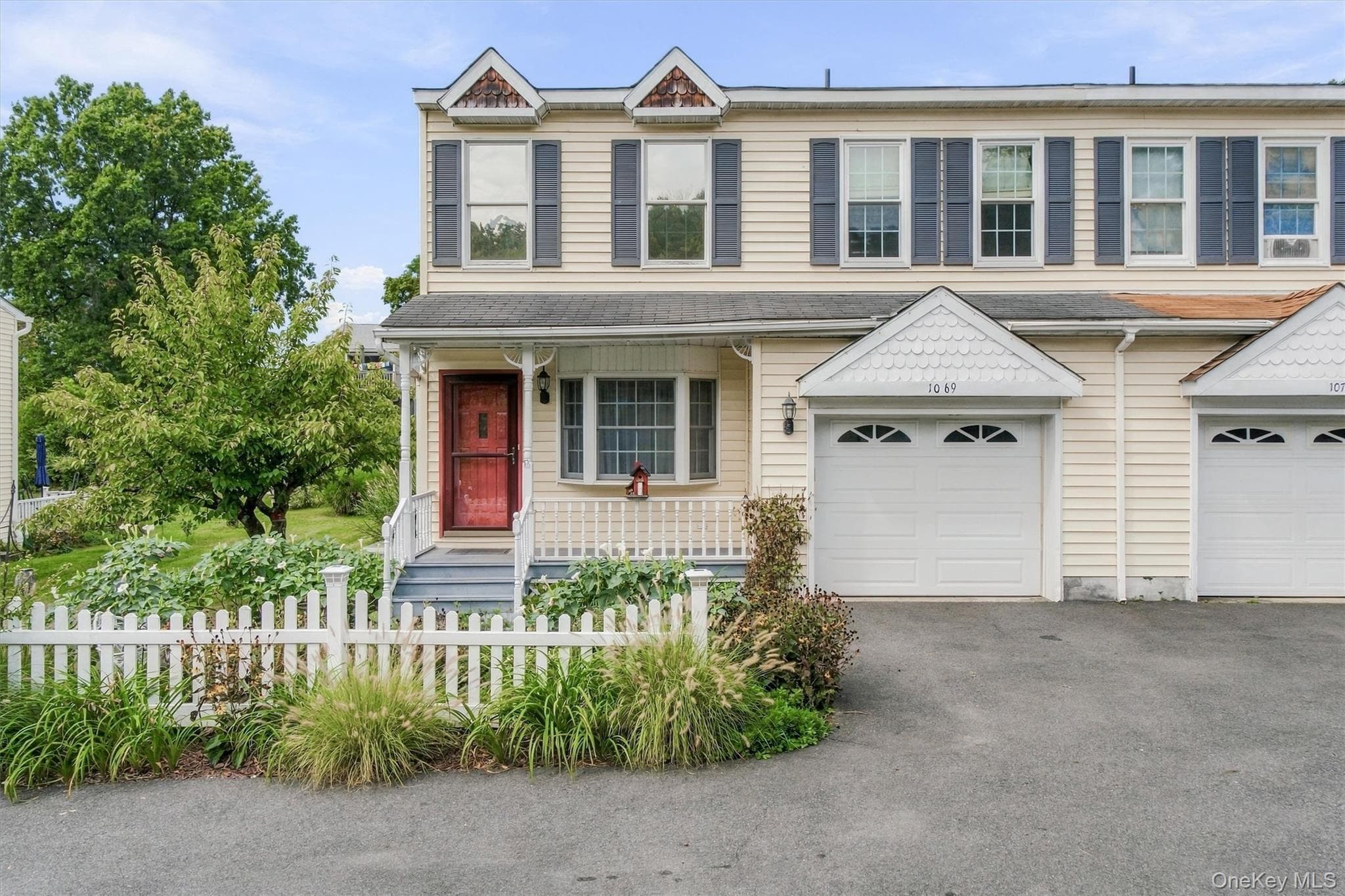 1069 Wolcott Avenue photo 1