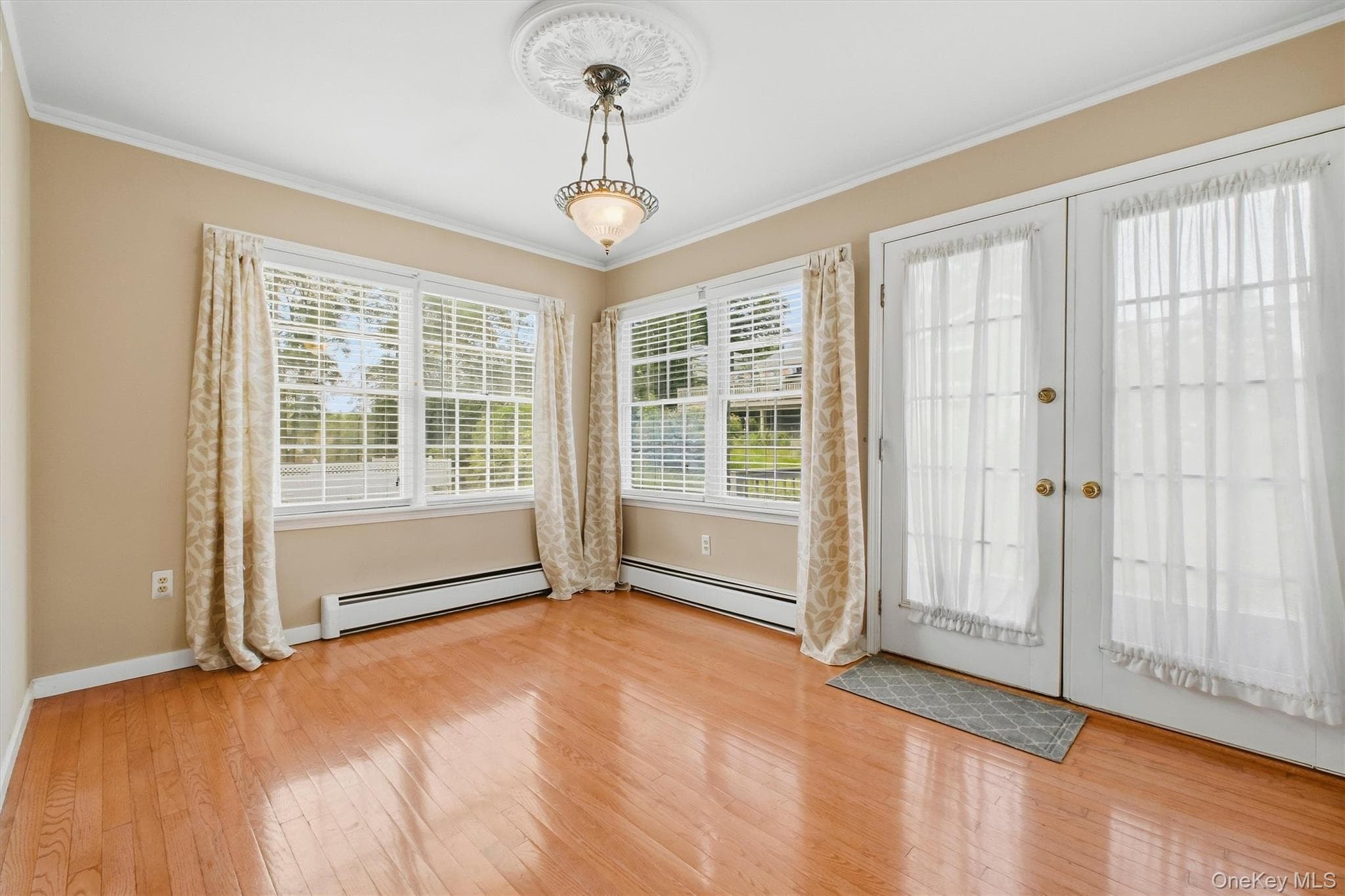1069 Wolcott Avenue thumbnail 11