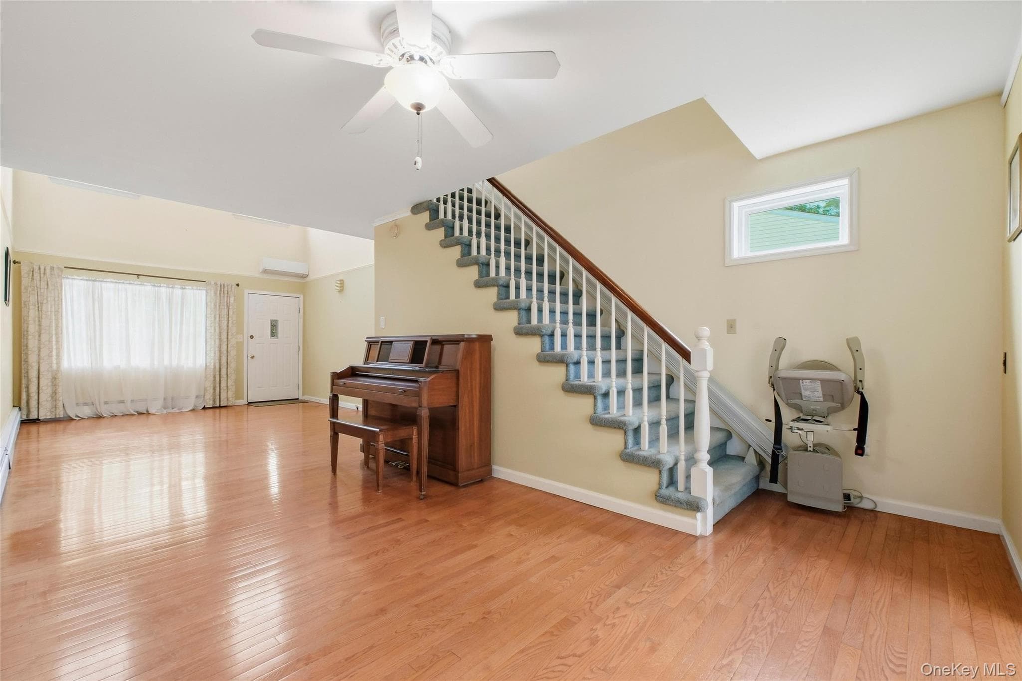 1069 Wolcott Avenue thumbnail 8
