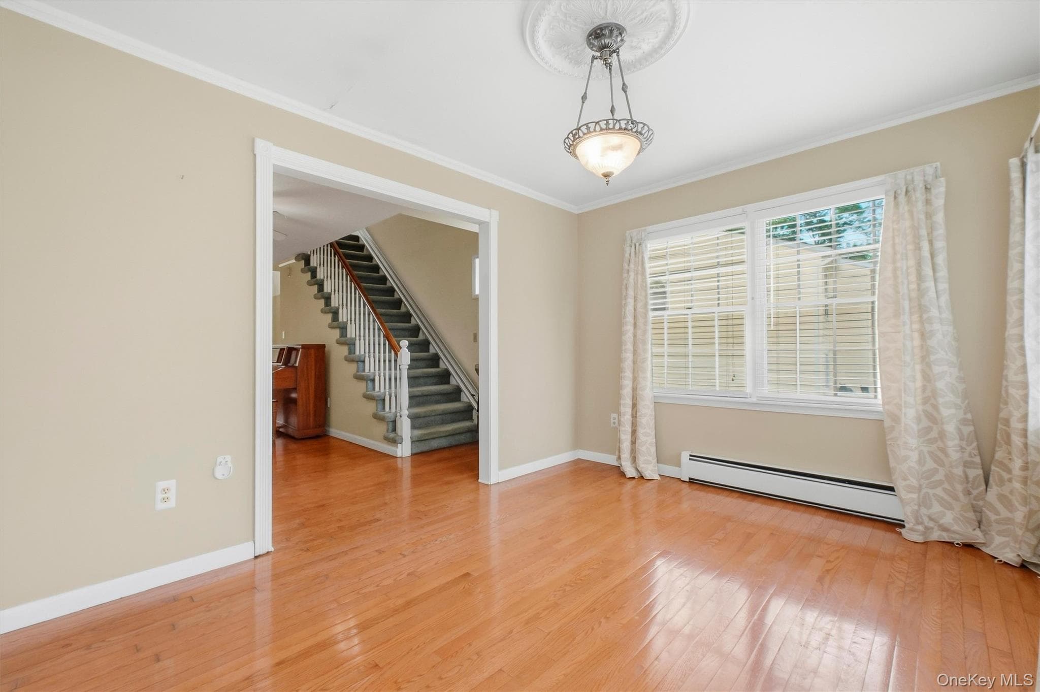1069 Wolcott Avenue thumbnail 10