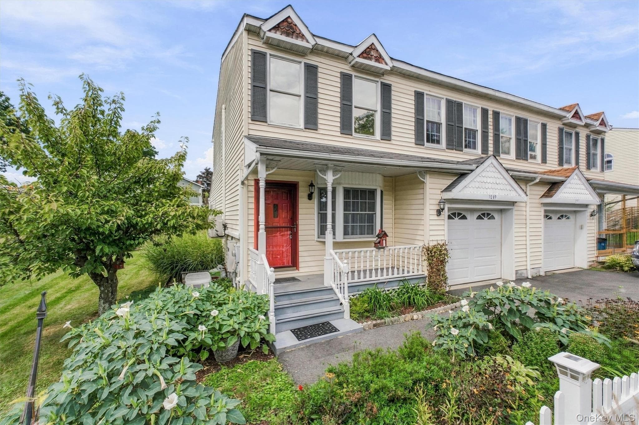 1069 Wolcott Avenue thumbnail 2