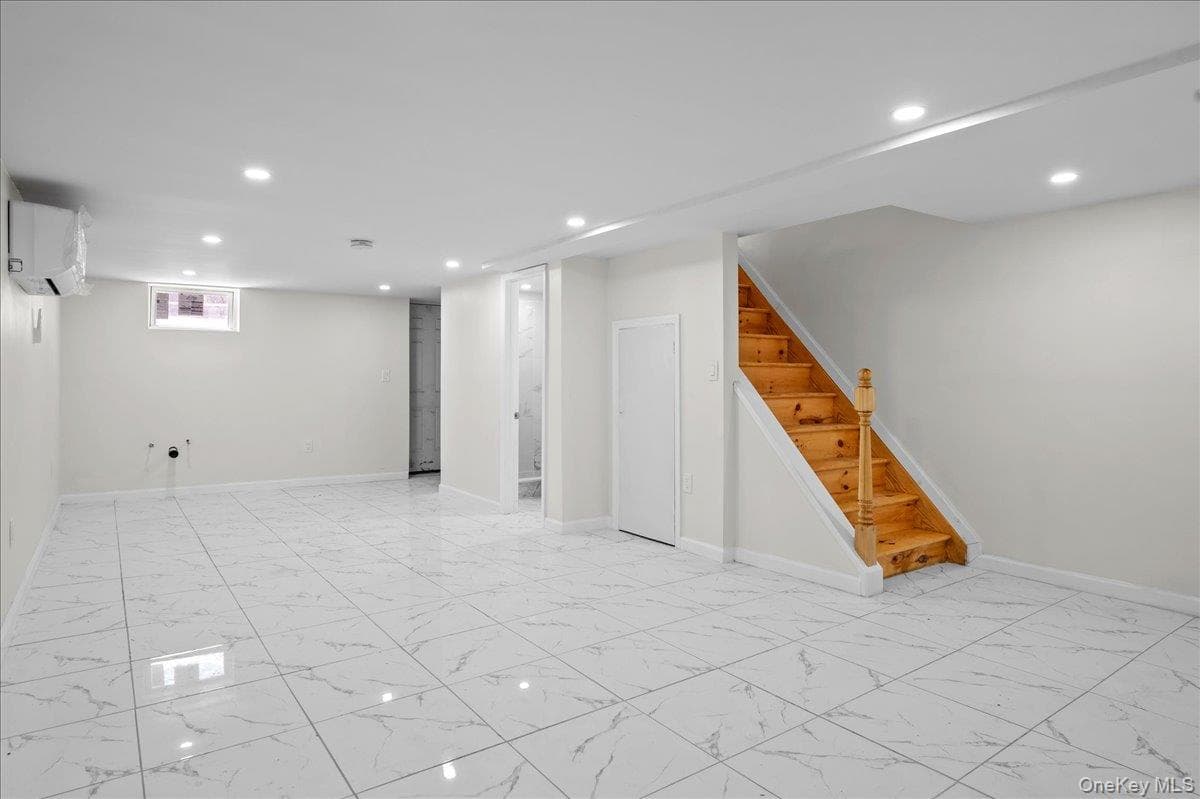 1302 E 223rd Street thumbnail 17
