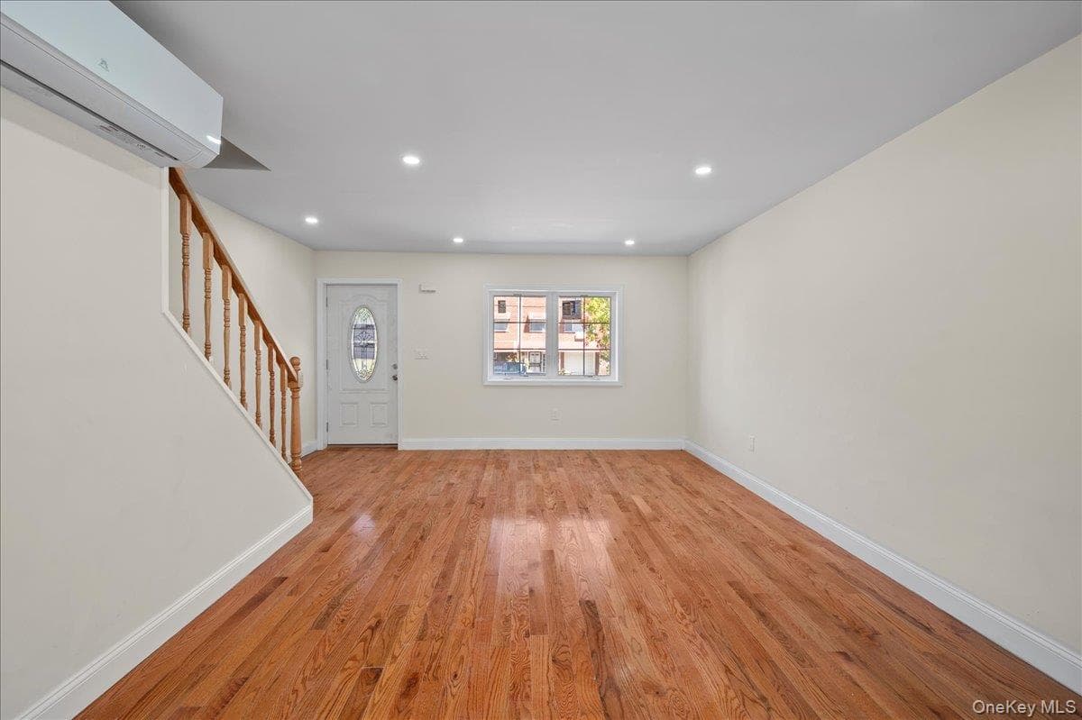 1302 E 223rd Street thumbnail 4