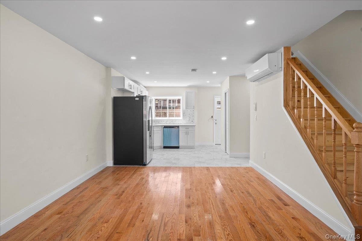 1302 E 223rd Street thumbnail 5
