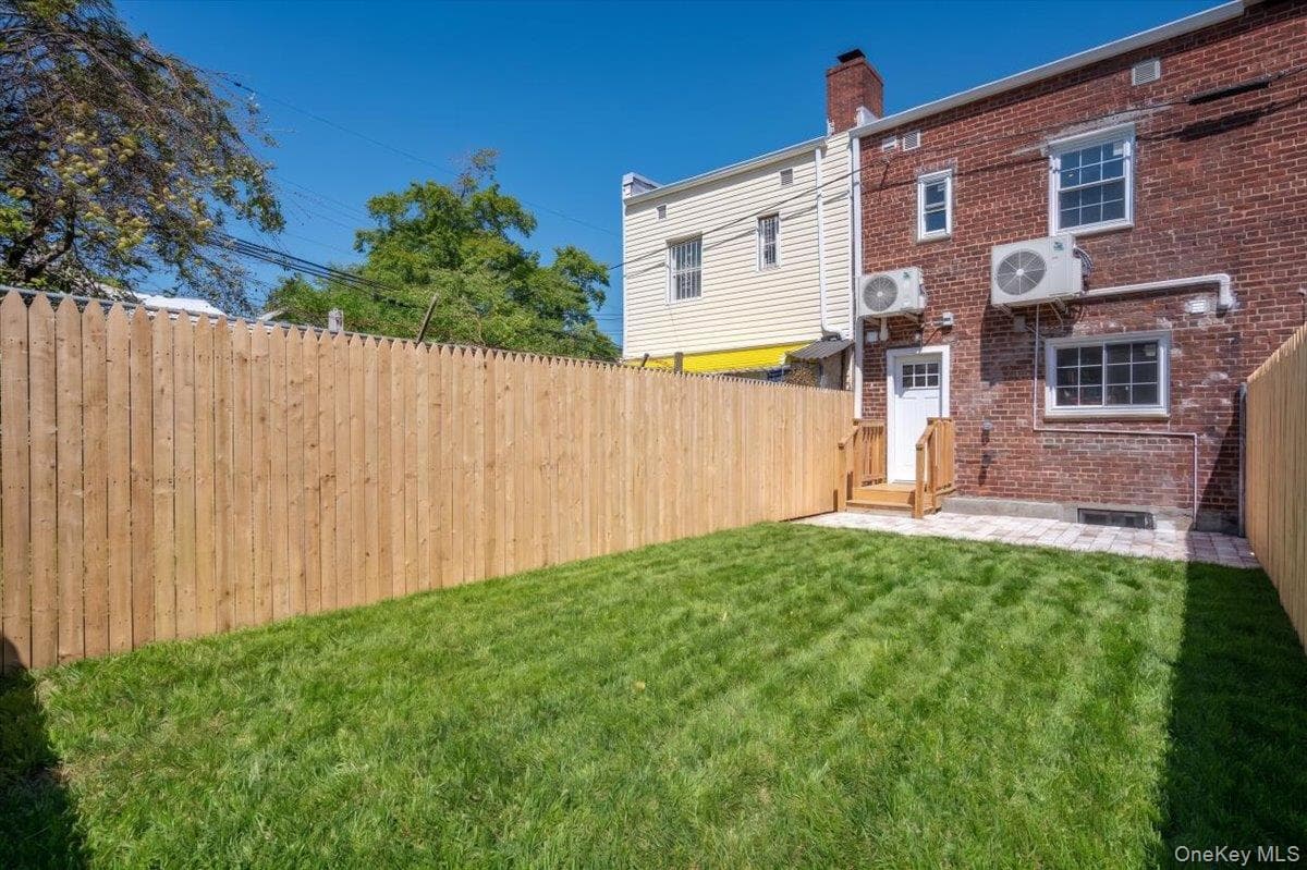 1302 E 223rd Street thumbnail 21