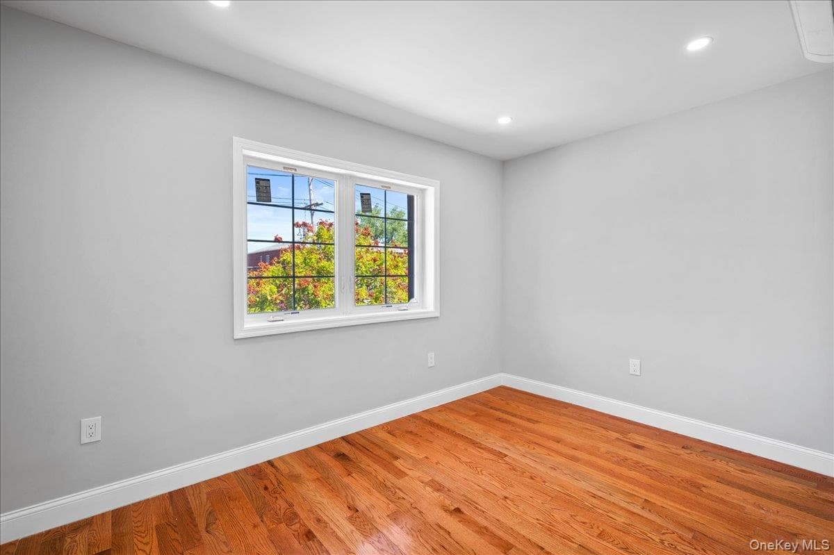 1302 E 223rd Street thumbnail 13