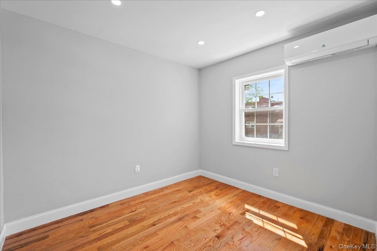 1302 E 223rd Street thumbnail 10