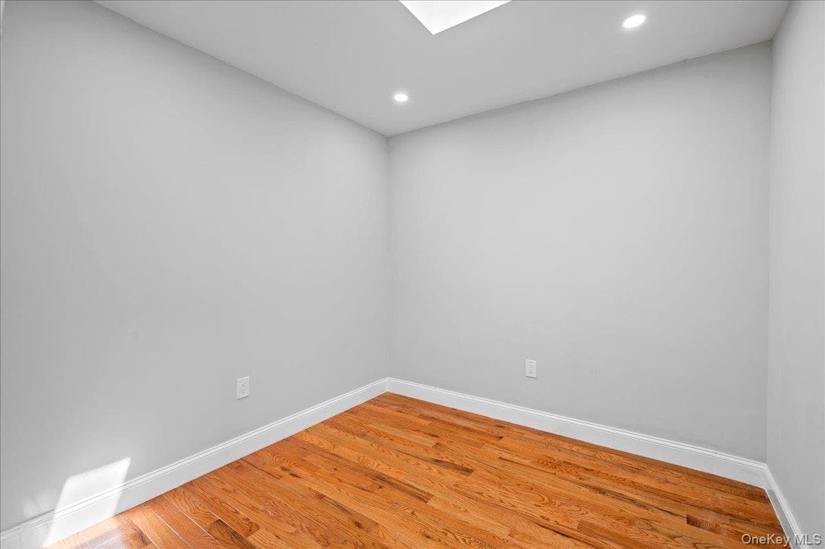 1302 E 223rd Street thumbnail 11