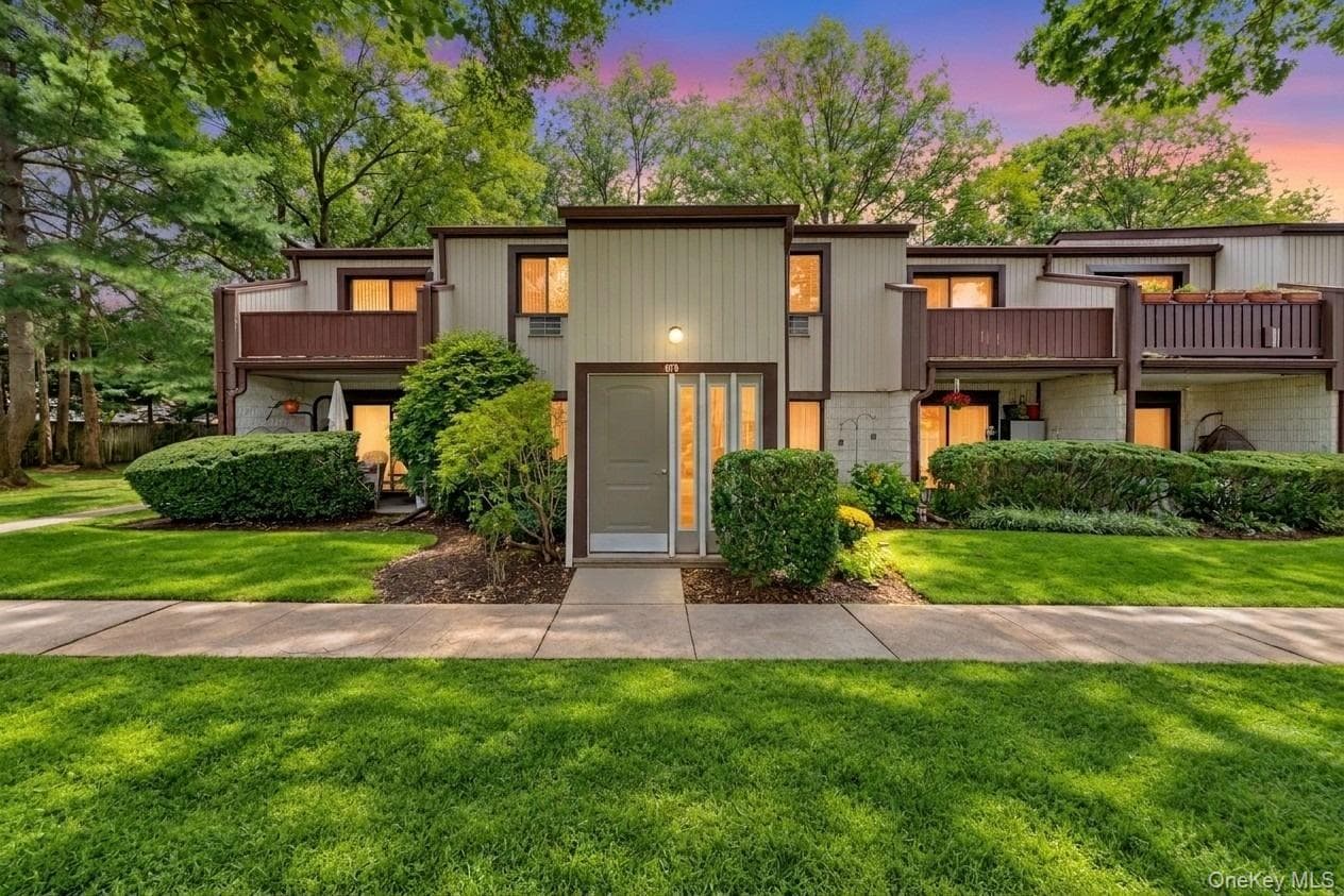 107 Richmond Boulevard Unit: 4B, Ronkonkoma