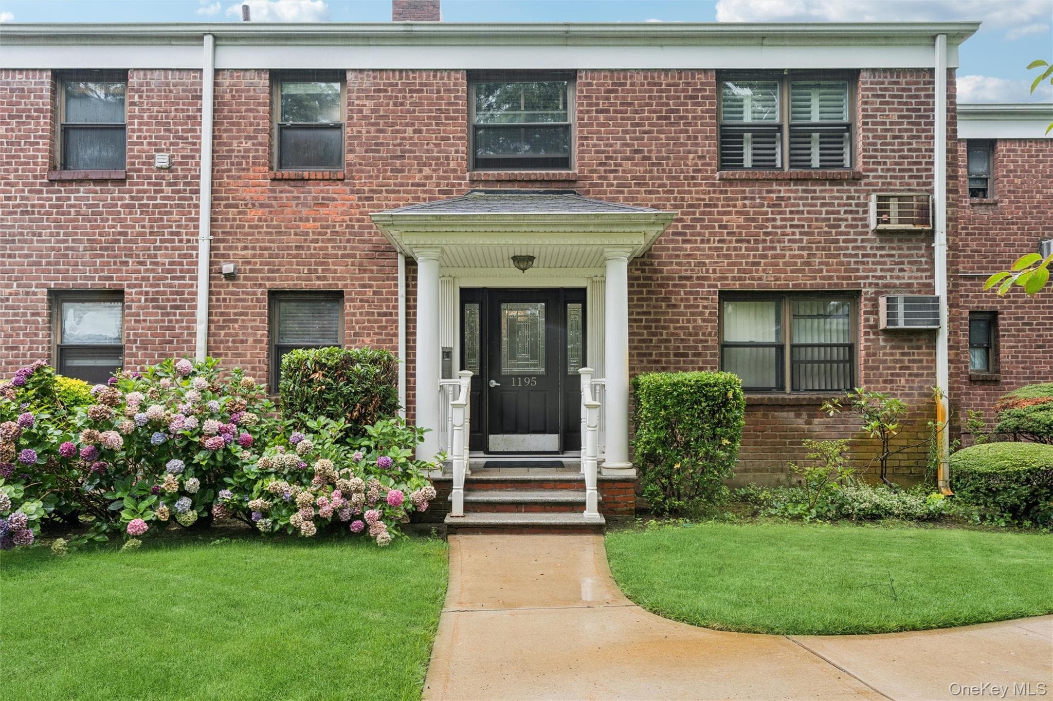 1195 E Broadway Unit: L21 thumbnail 2