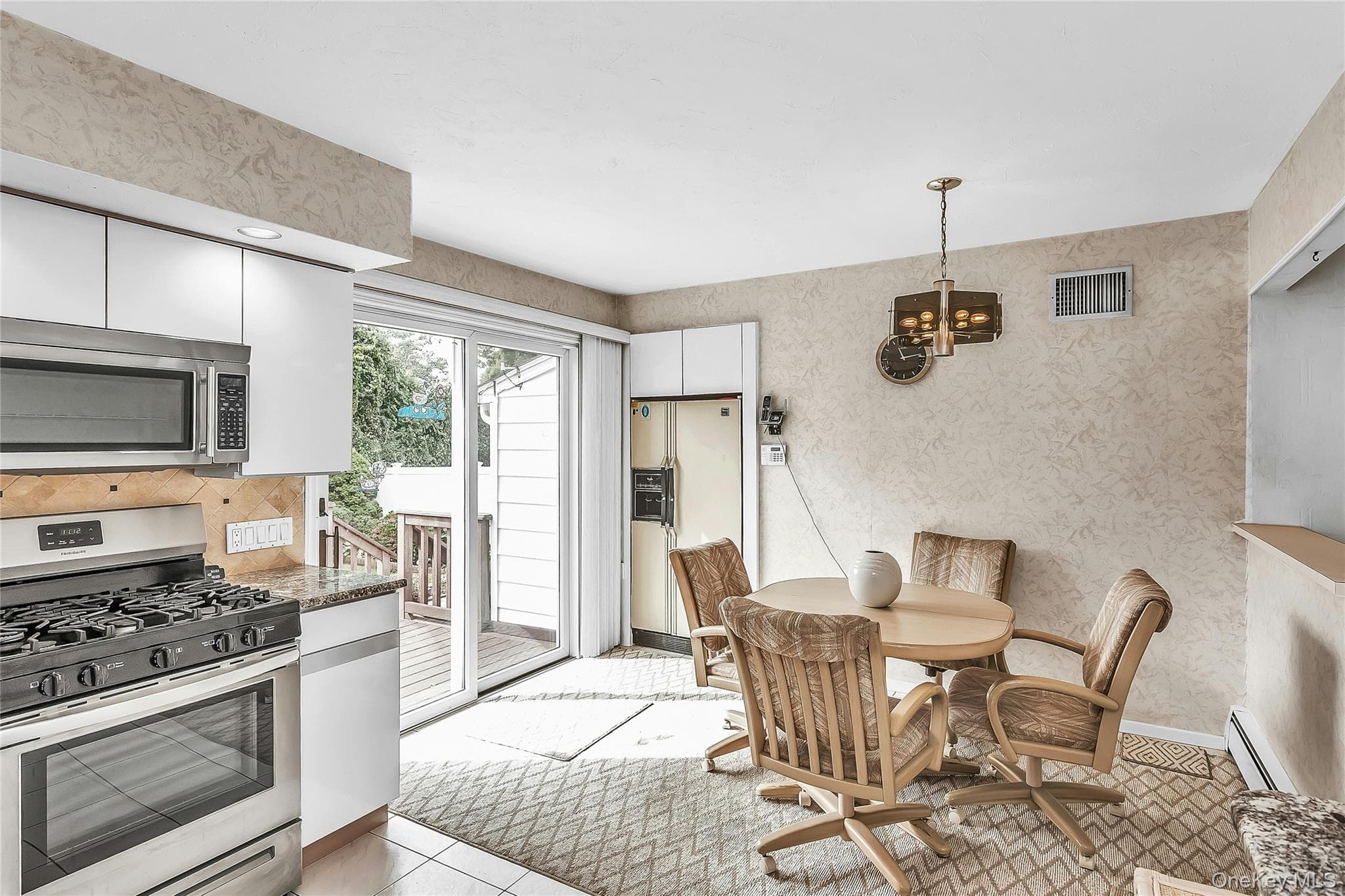 472 Chelsea Avenue thumbnail 6
