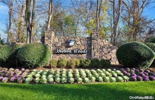 305 Brettonwoods Drive thumbnail 2