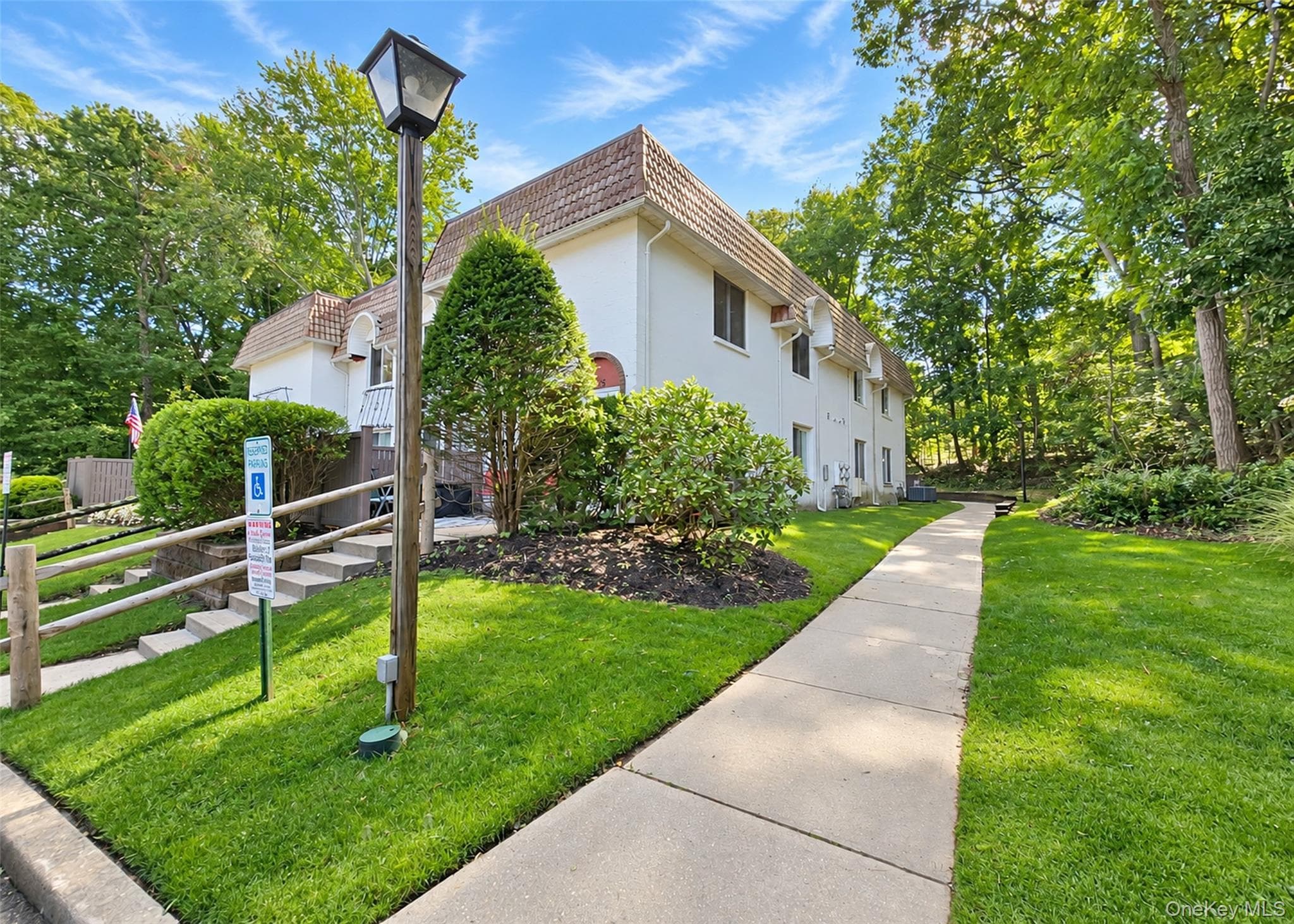 305 Brettonwoods Drive thumbnail 3