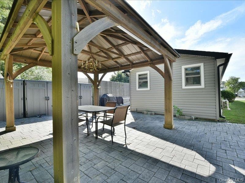 10 Greenwood Boulevard thumbnail 25