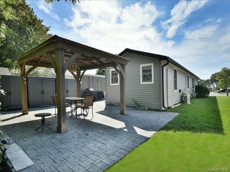 10 Greenwood Boulevard thumbnail 24