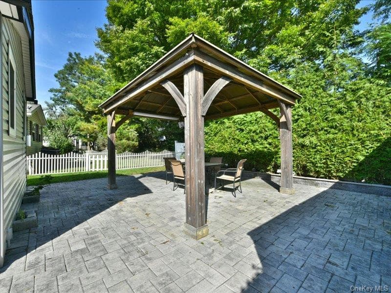 10 Greenwood Boulevard thumbnail 27
