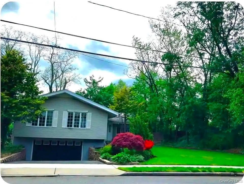 69 Roger Drive, Port Washington