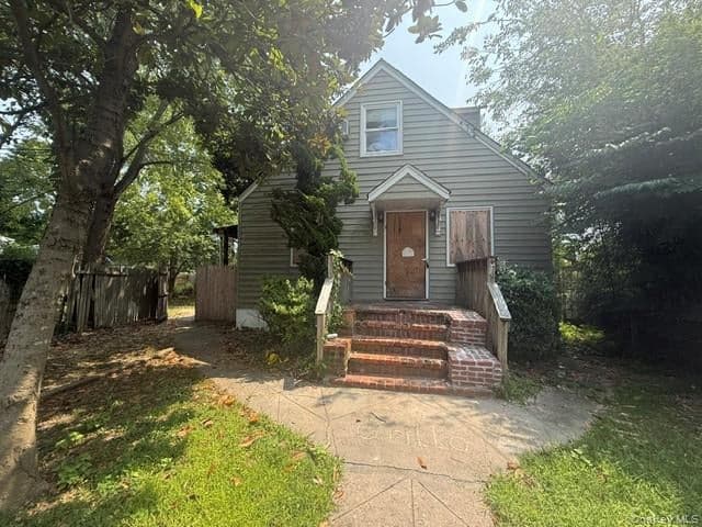 57 Clinton Avenue, Patchogue