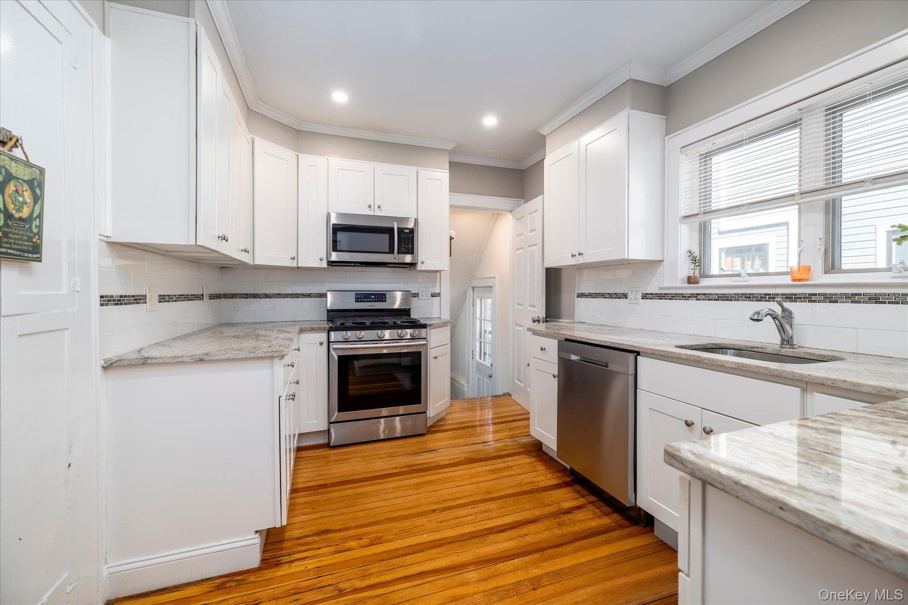 22 Stuart Avenue thumbnail 12