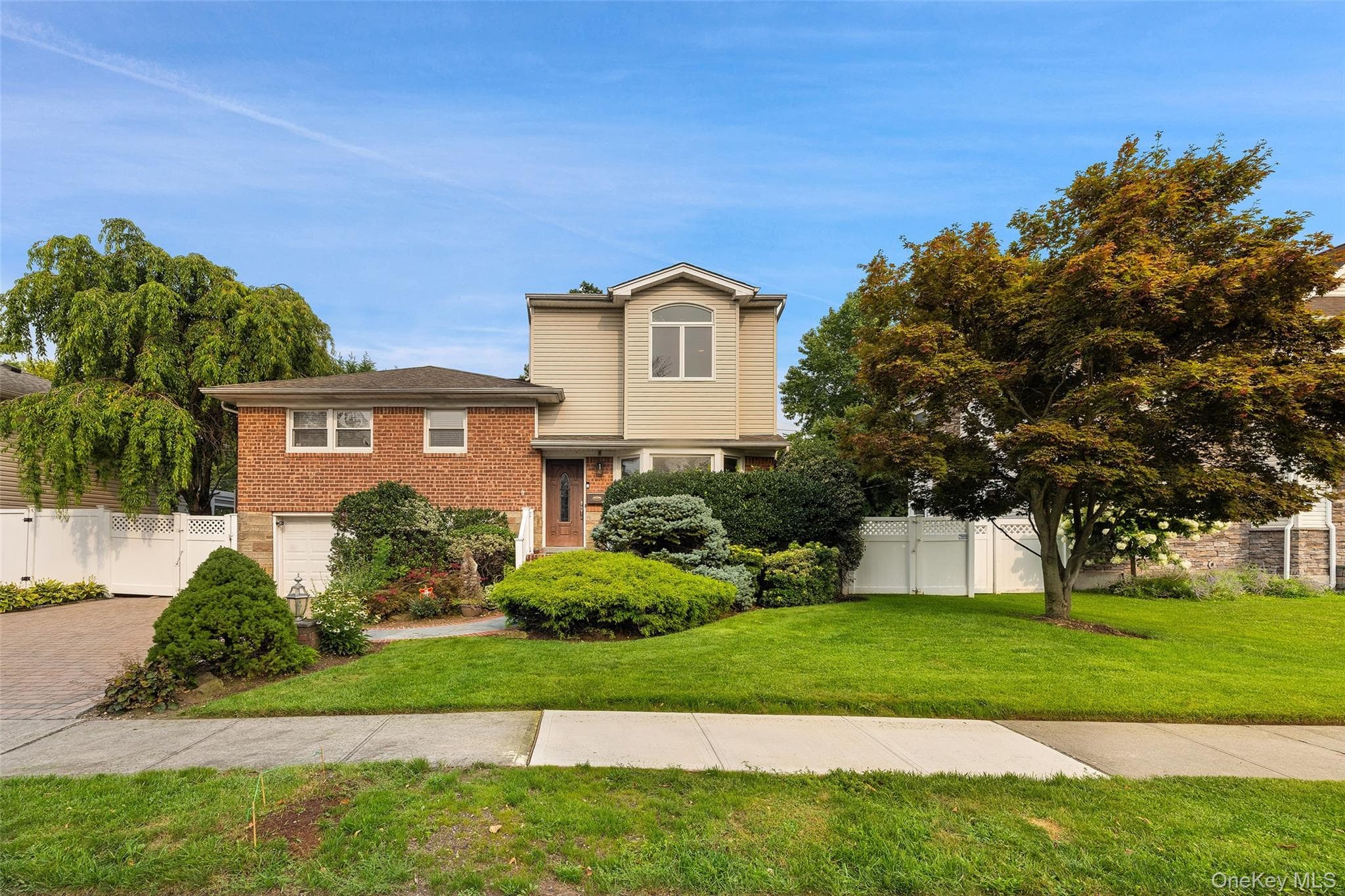 26 Kathleen Drive, Syosset