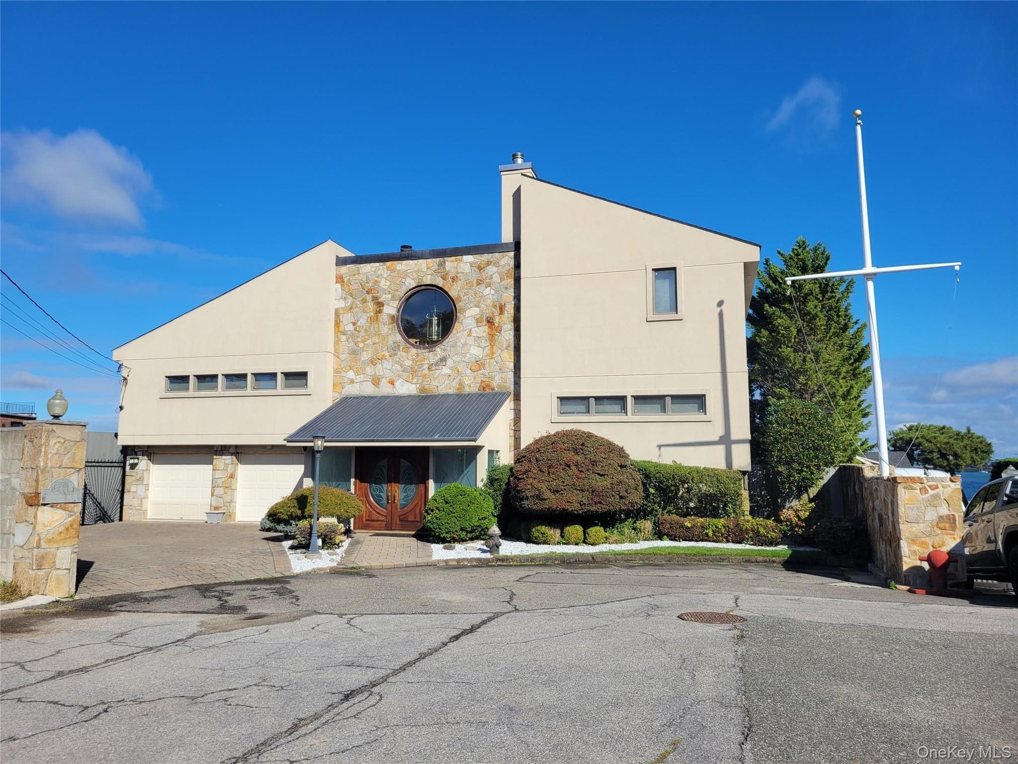 154-43 Riverside Drive photo 1