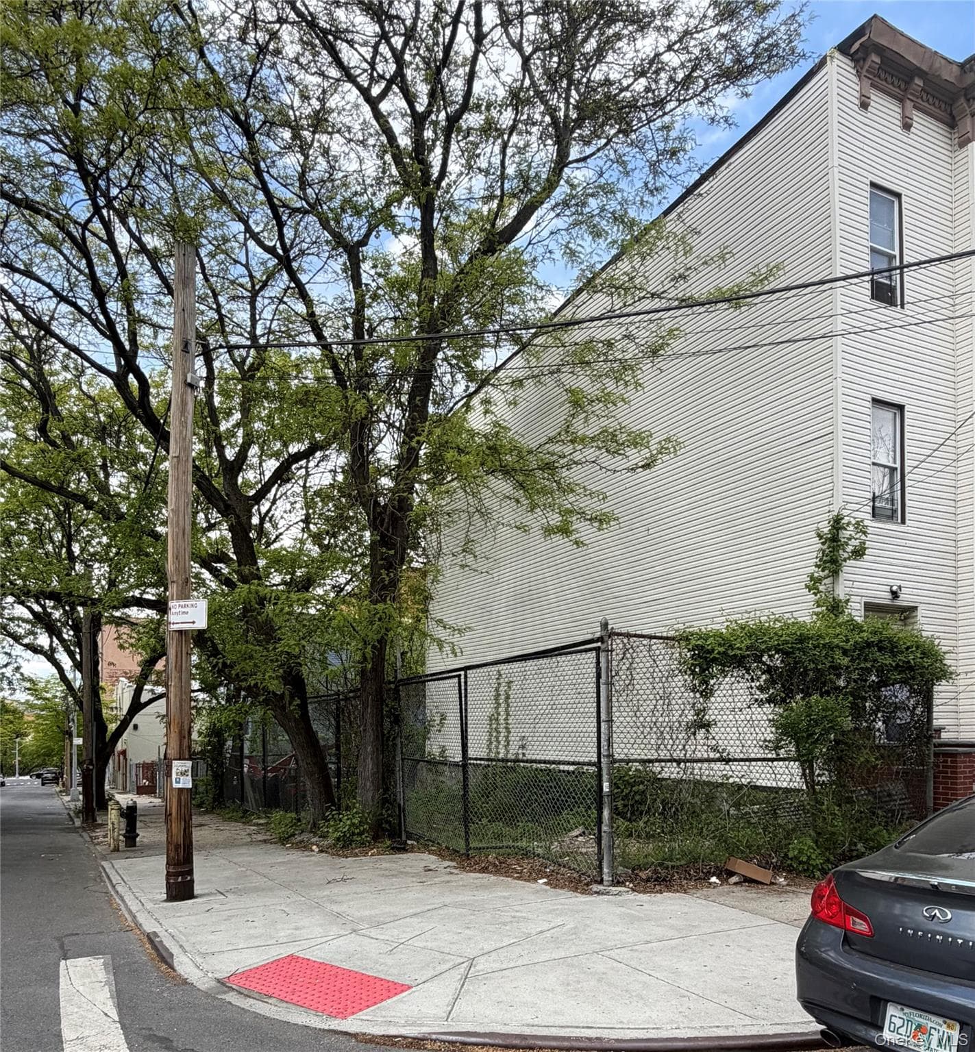 961 Cauldwell Avenue thumbnail 2