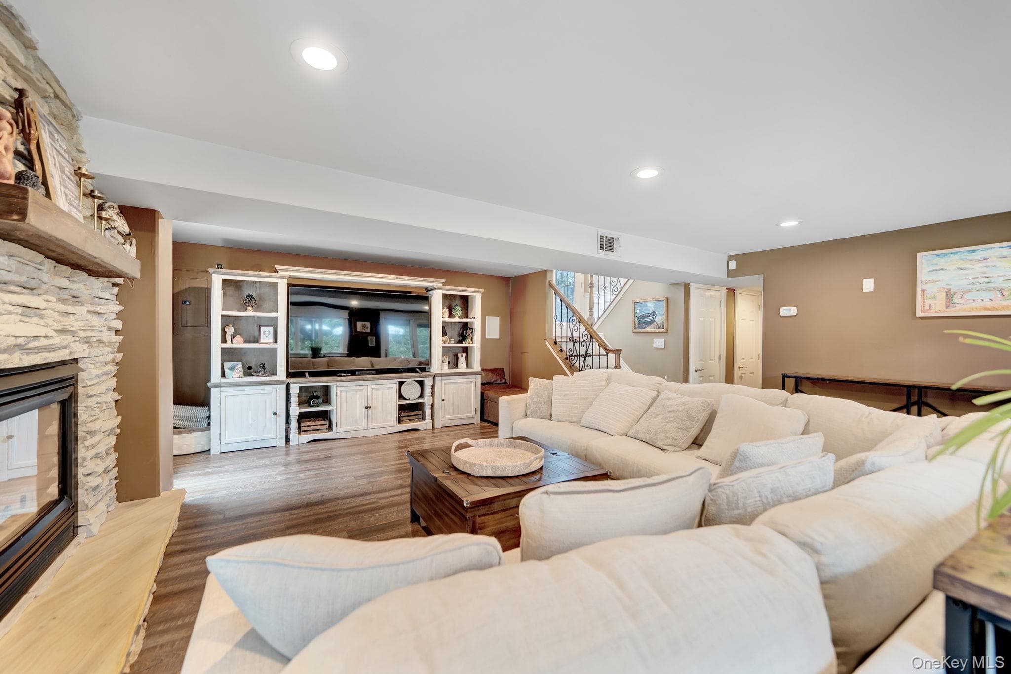 2817 Riverside Drive thumbnail 29