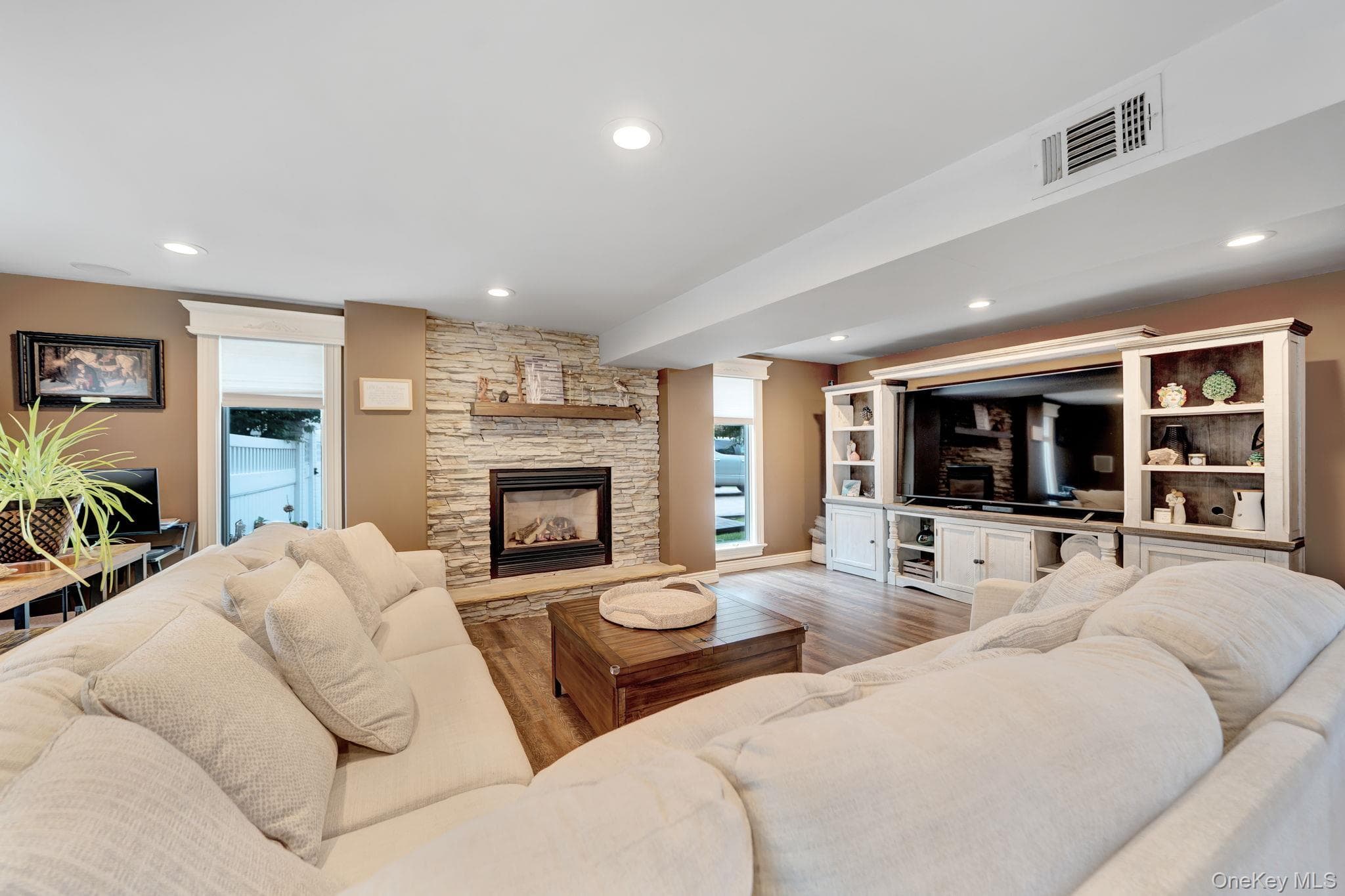 2817 Riverside Drive thumbnail 26