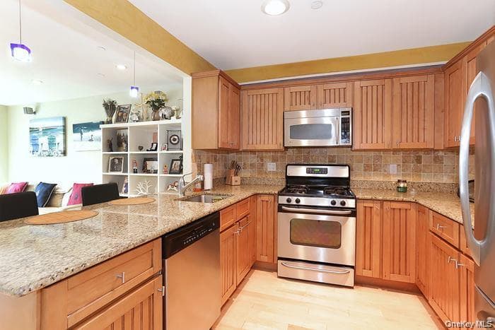 600 Clarence Avenue Unit: 2D thumbnail 9