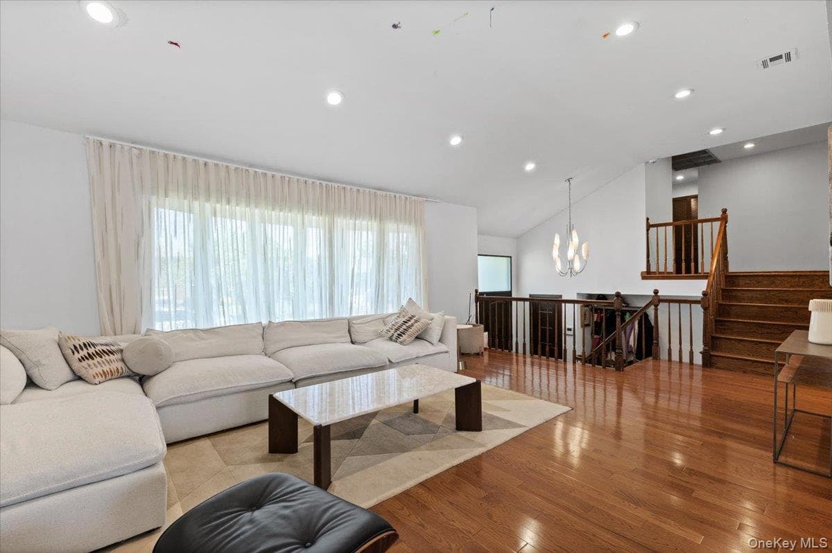 648 Diane Place thumbnail 5