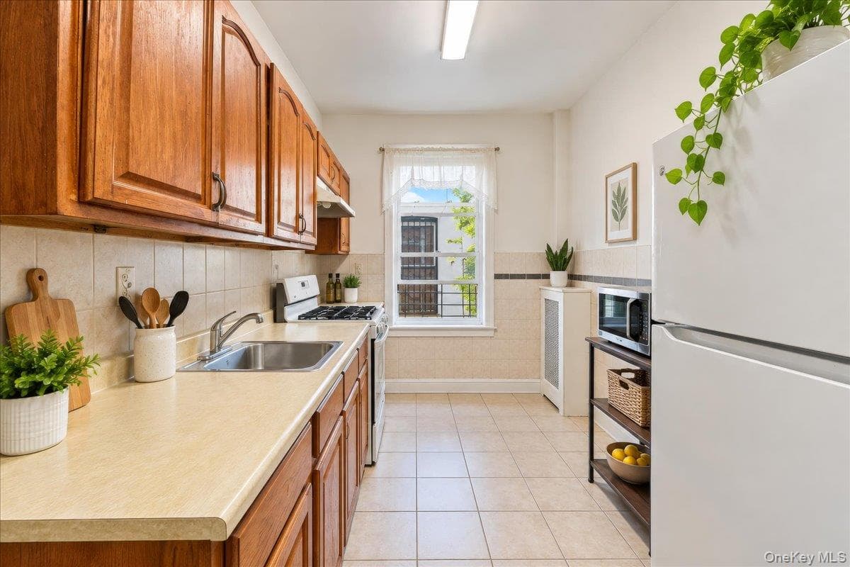 1385 Bronx River Avenue thumbnail 8