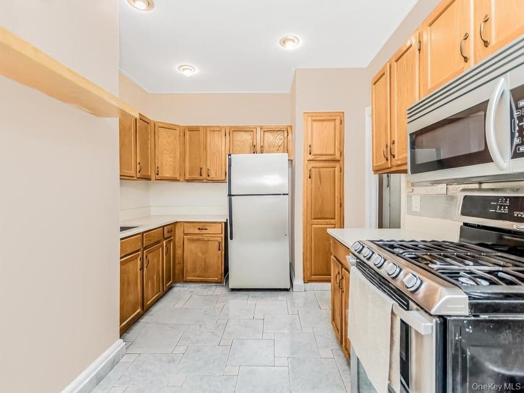472 Gramatan Avenue Unit: O2 thumbnail 7