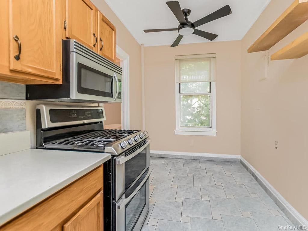 472 Gramatan Avenue Unit: O2 thumbnail 5