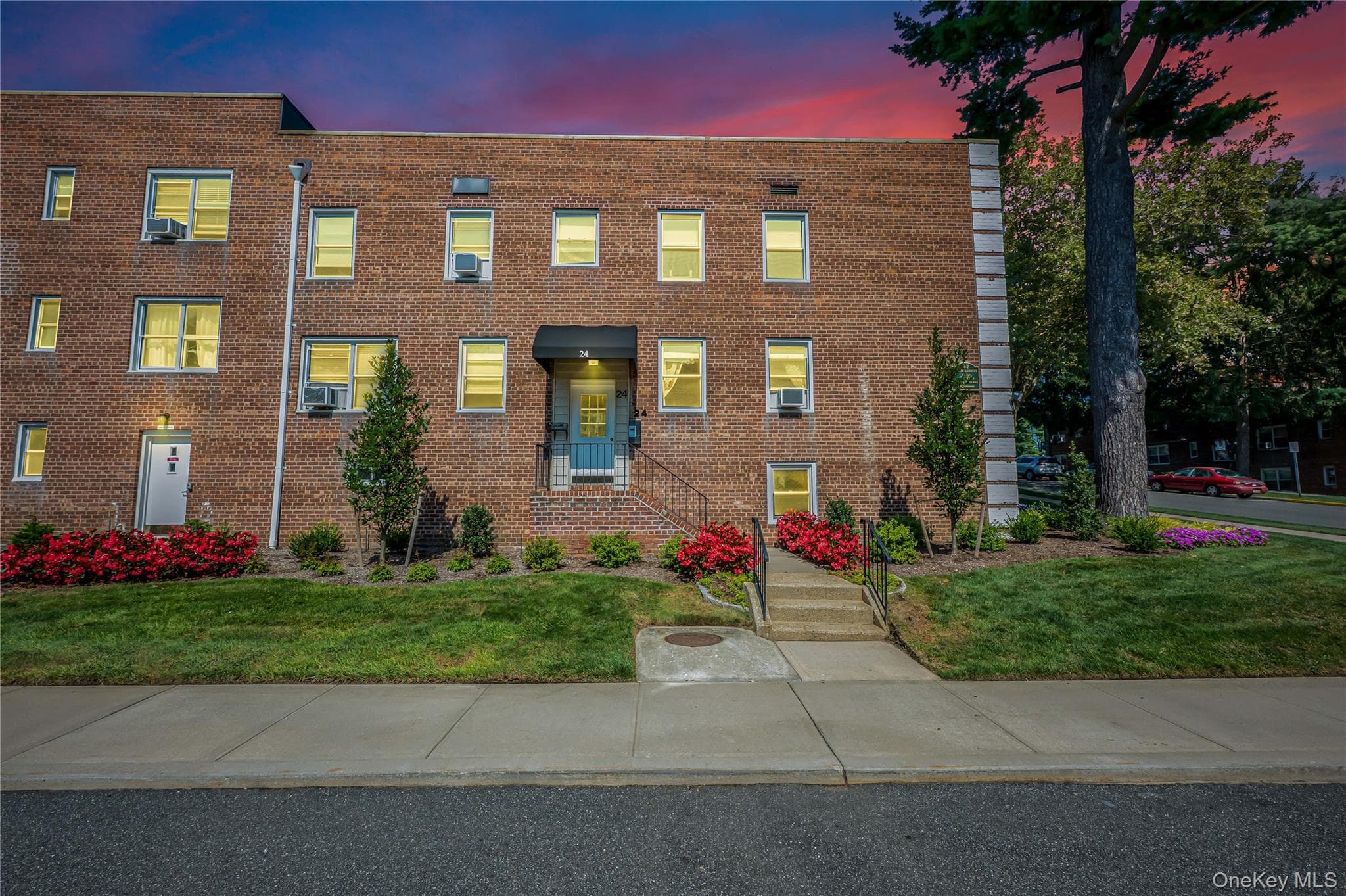 24 Edwards Street, ST Unit: 1G, Roslyn Heights