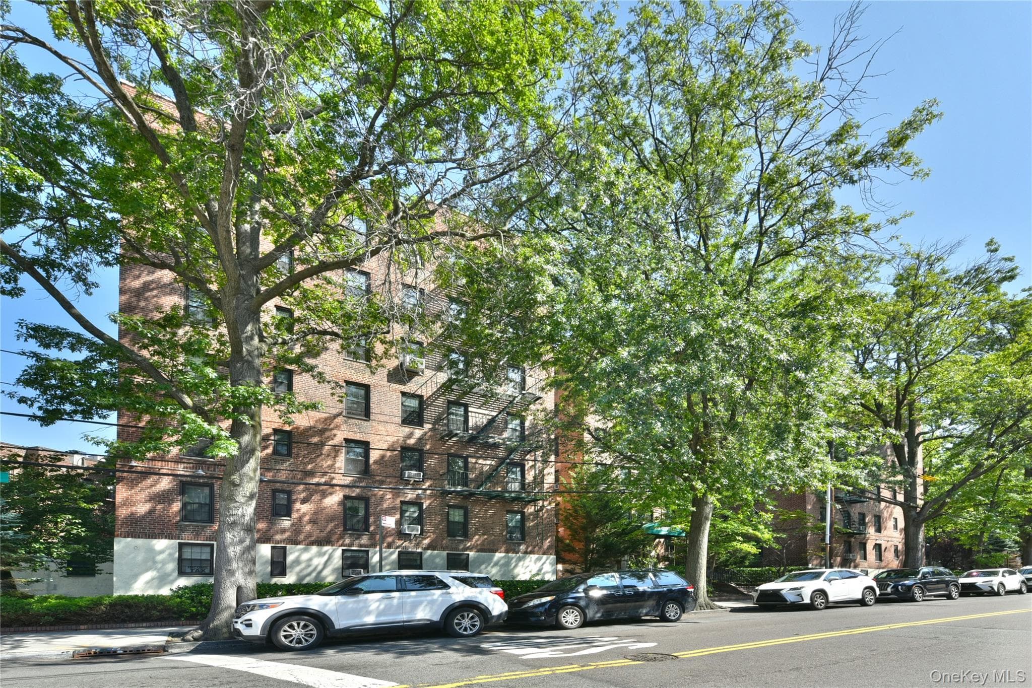 139-09 84 Drive Unit: 307, Briarwood