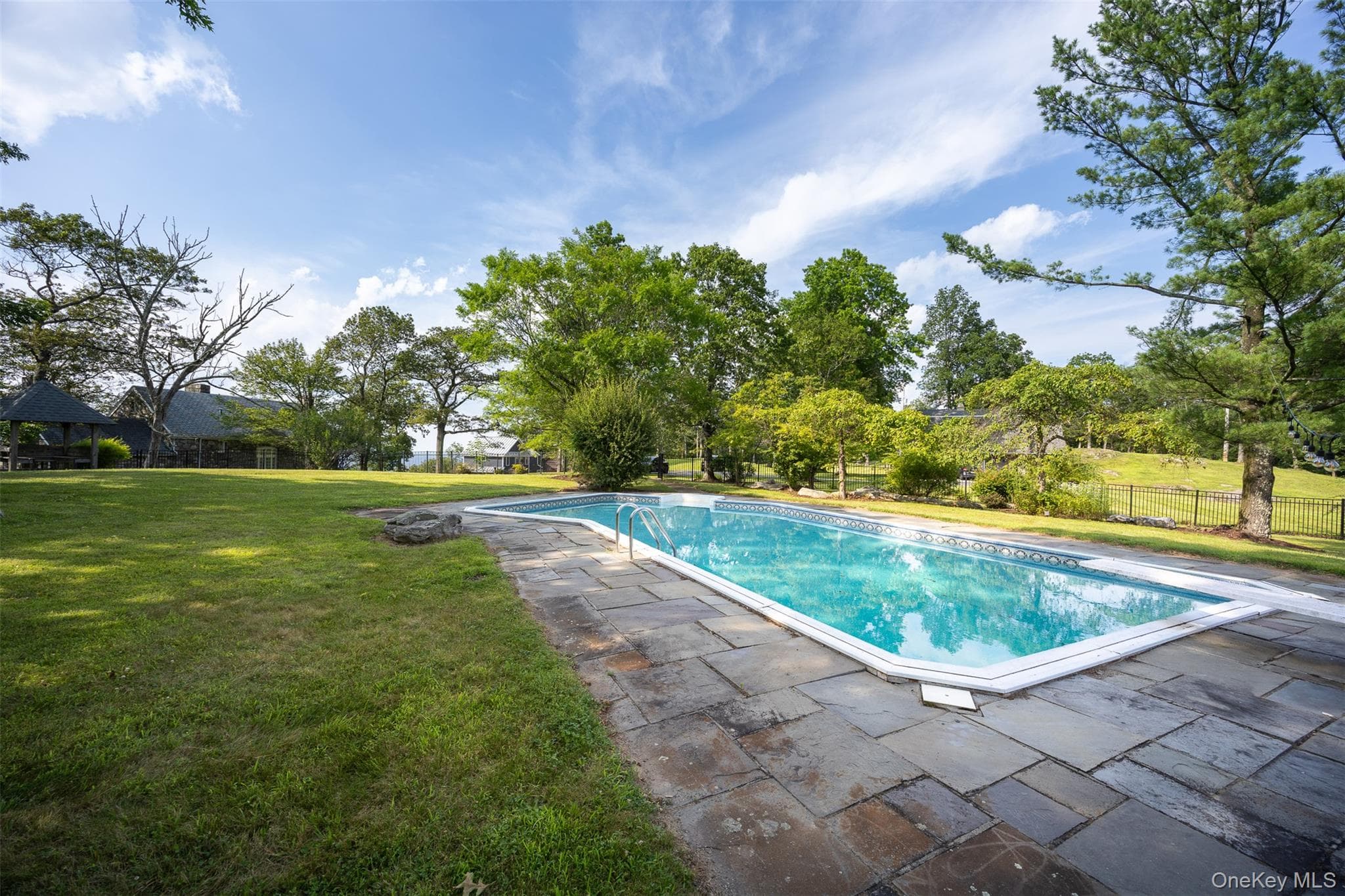 401 Woodmont Road thumbnail 47
