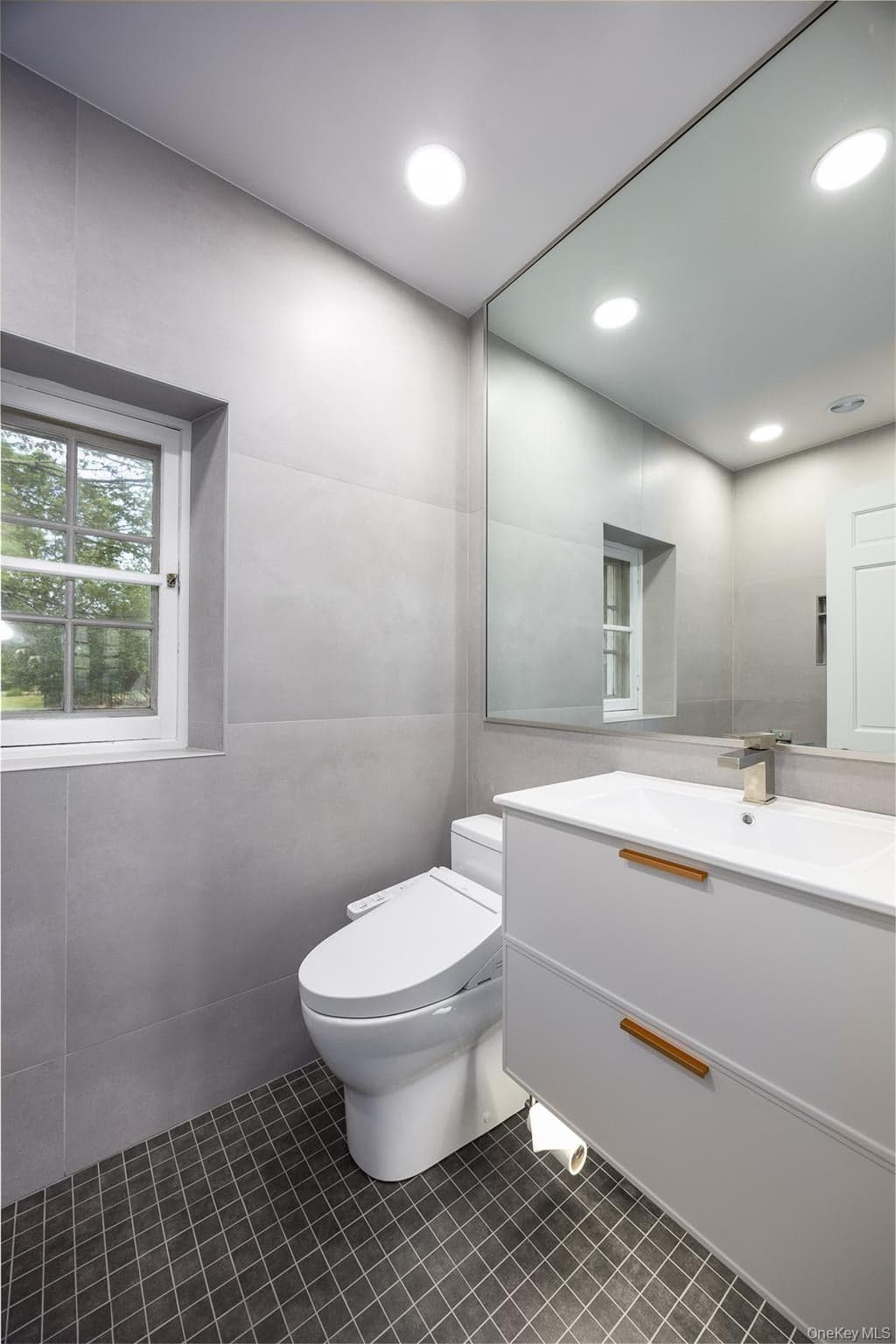 401 Woodmont Road thumbnail 18