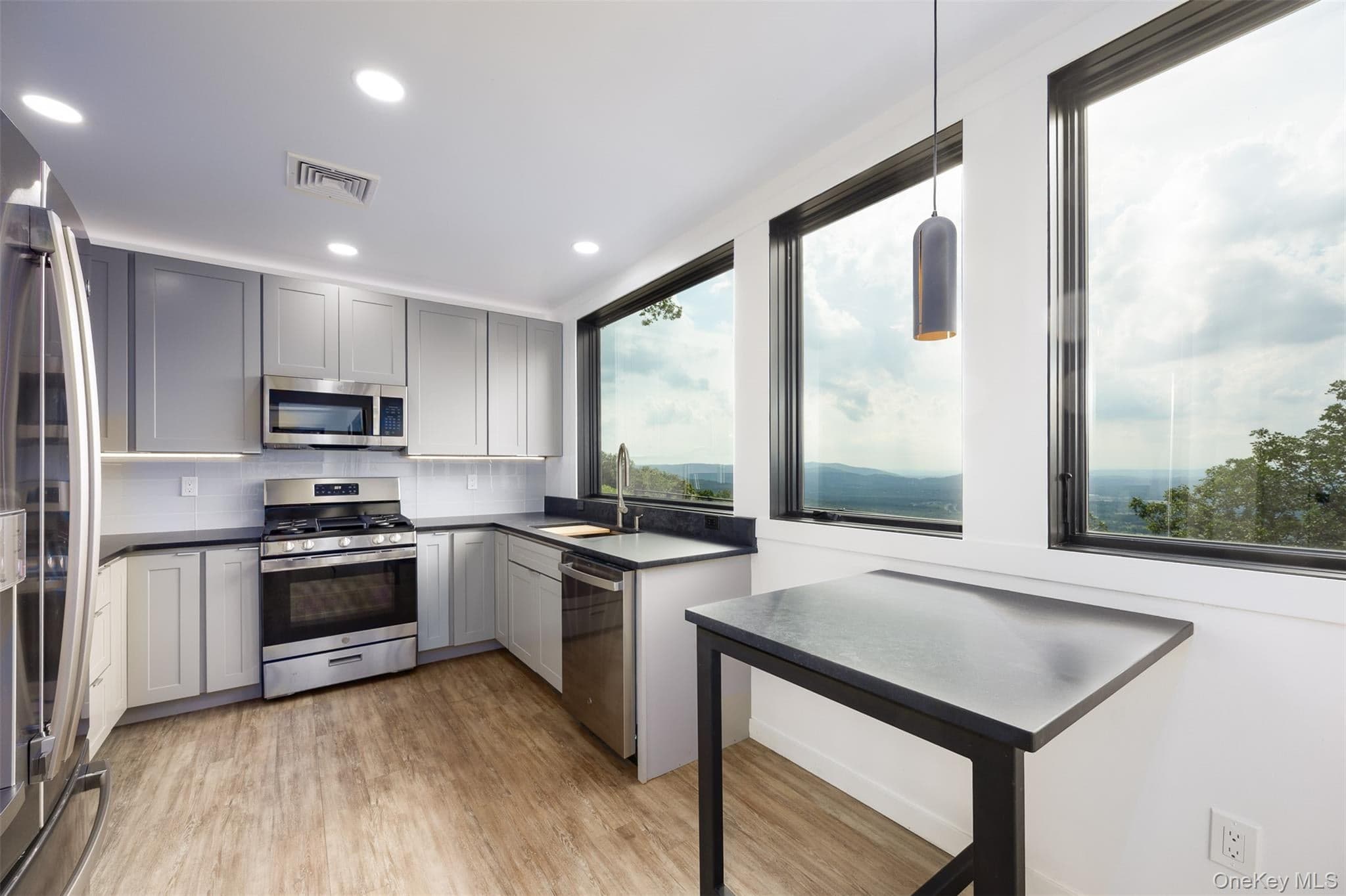401 Woodmont Road thumbnail 29